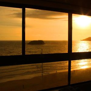 Totalmente De Frente Ao Mar